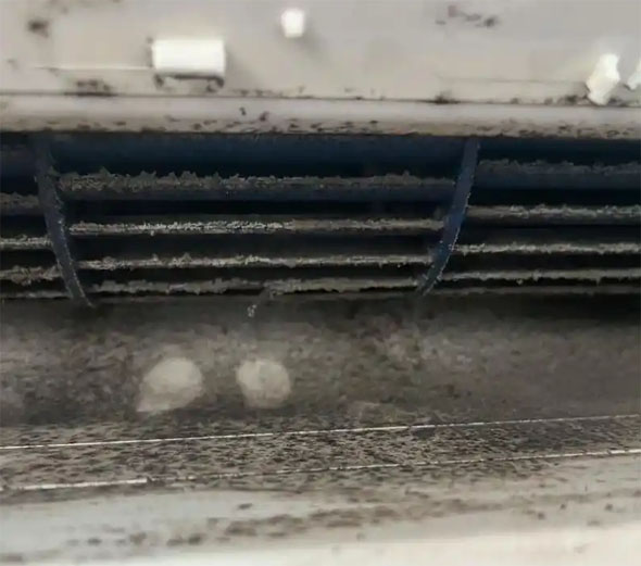 峨边空调吹的风有股烧焦味是怎么回事